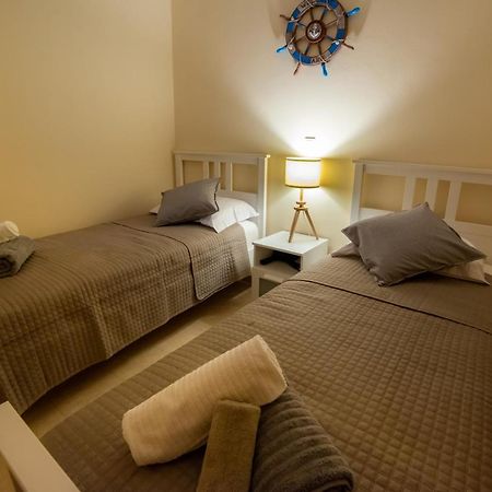 פלאטי Captains View Apartments מראה חיצוני תמונה